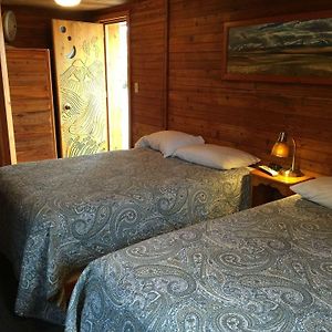 Whistling Swan Motel